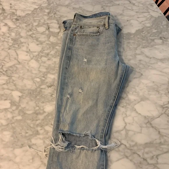 Lucky brand slim distressed light wash jean, 29”x32”